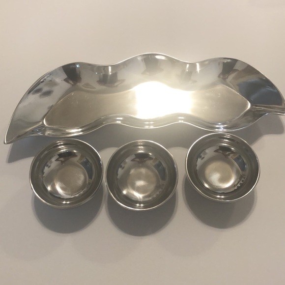 Polished Pewter Set of 3 Dipping Bowls on Peapod Tray - Picture 4 of 9